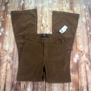 Hollister Women’s Corduroy High-Rise Flare Pants
Size 0R